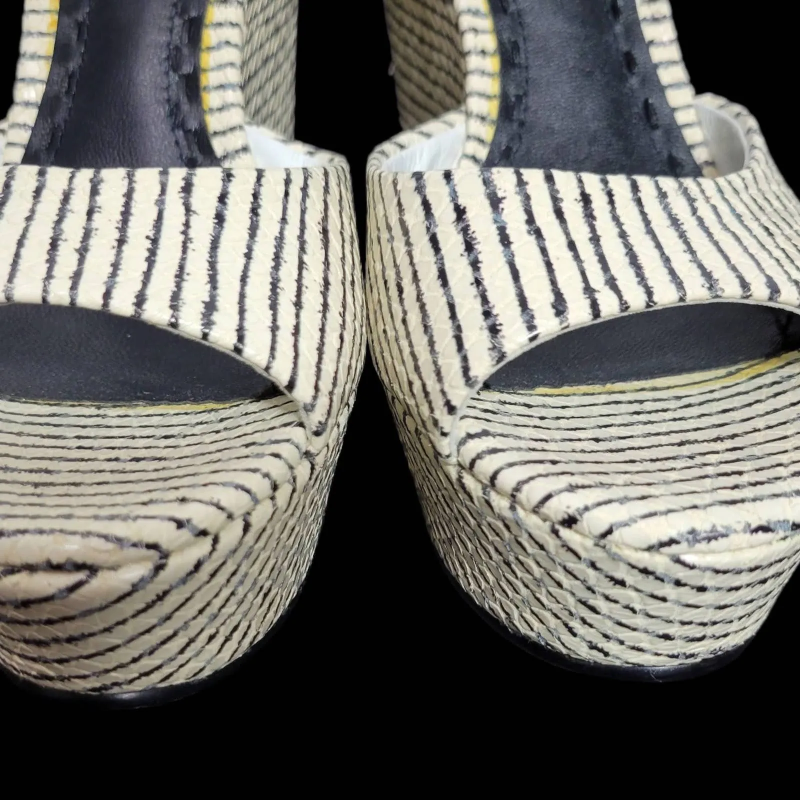Alice   Olivia Platform Sandals White and Black Chunky Wedge High Heel Leather 9