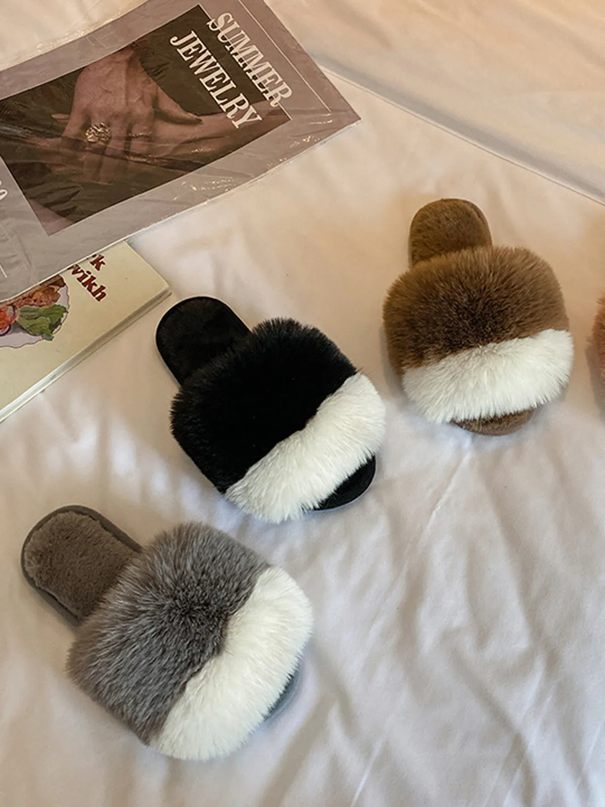 Colorblock Plush Slippers - Black