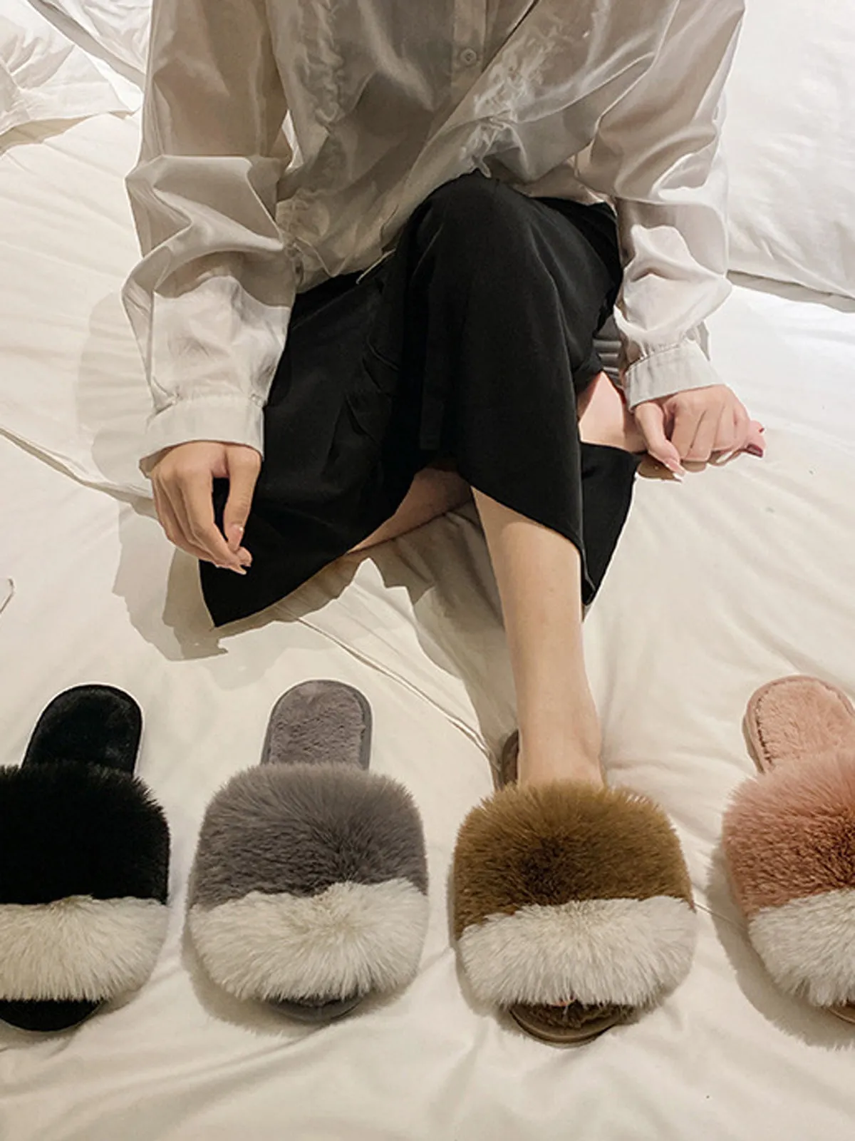 Colorblock Plush Slippers - Black