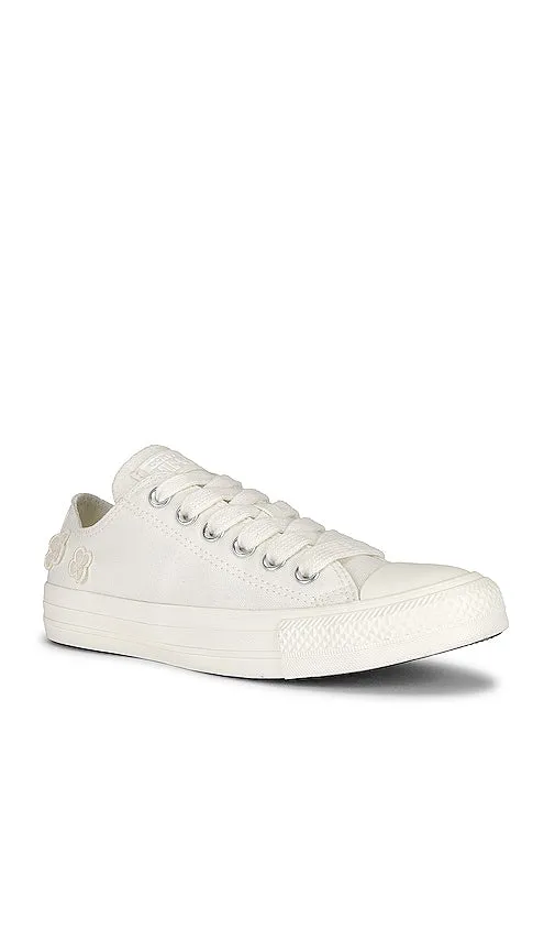 Converse Chuck Taylor All Star Sneaker in Ivory